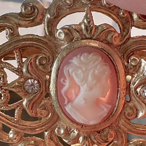 Vintage Genuine Cameo With Tassel Brooch Horizontal Intricate Scroll Design Gold - Picture 8 of 11